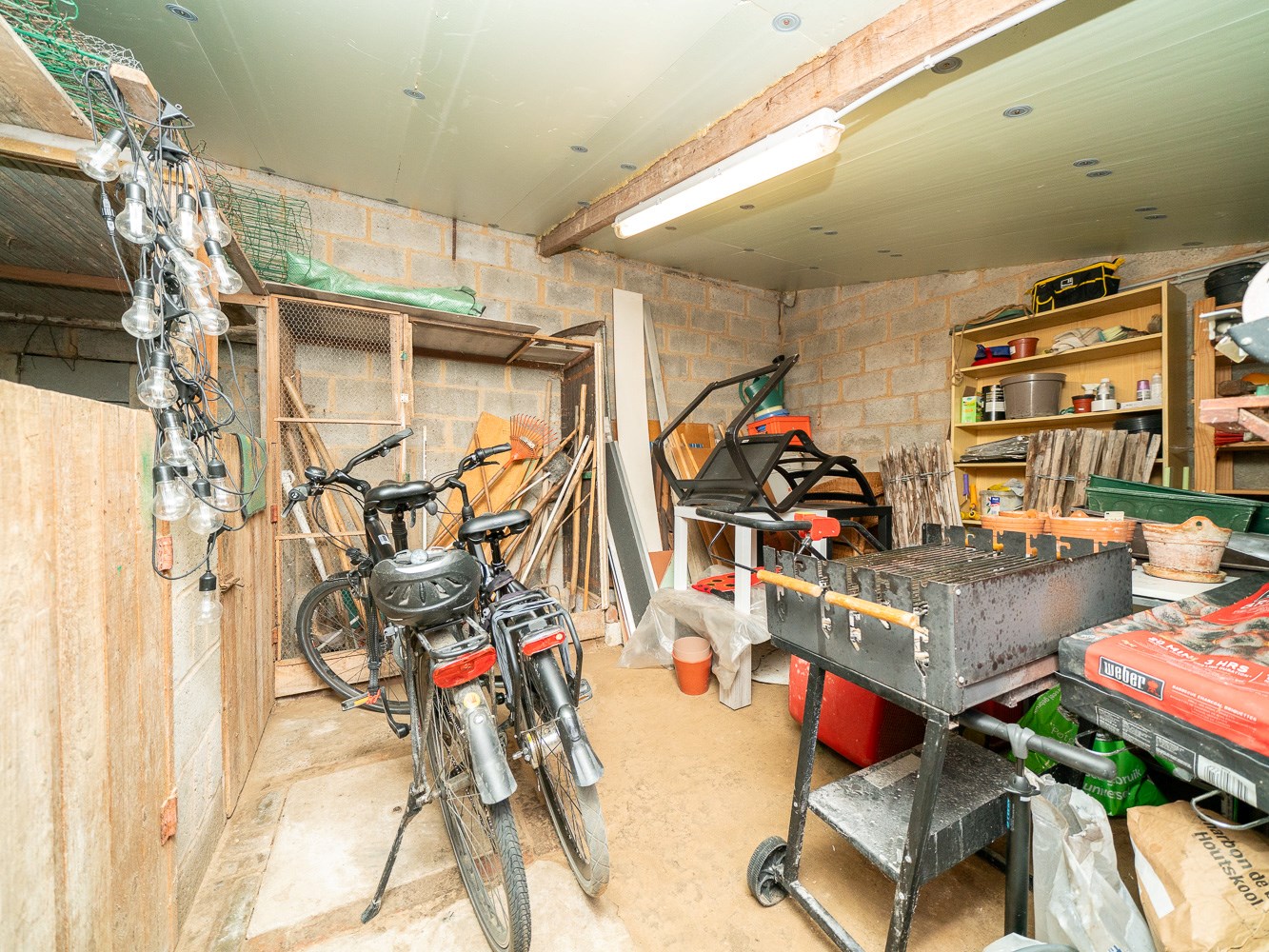 Volledige gerenoveerde 3-gevel woning 