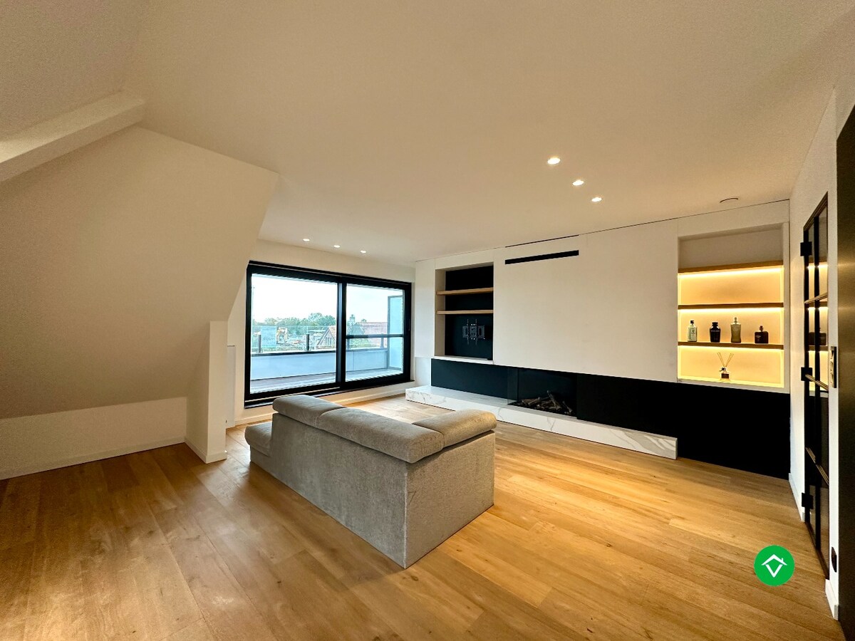 Penthouse met drie slaapkamers en garage in het centrum Koekelare 