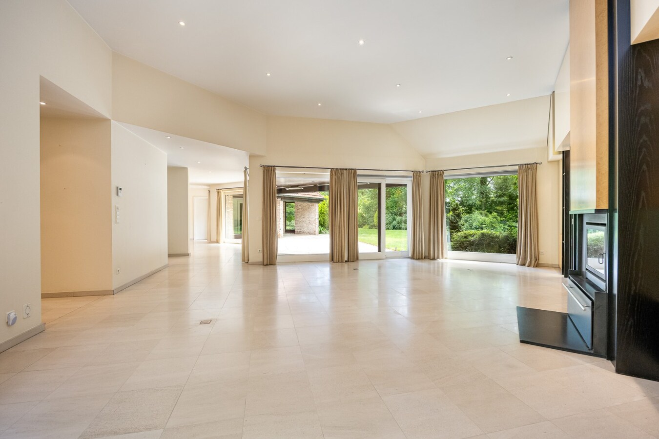 Exclusieve villa met gelijkvloerse master suite, prachtige tuin en uitzonderlijk wooncomfort 