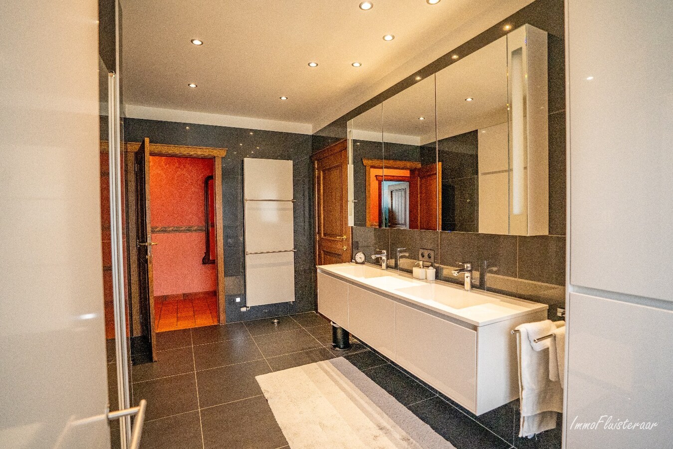 Woning met paardenstallen en loods op ca. 50 are te Rillaar 