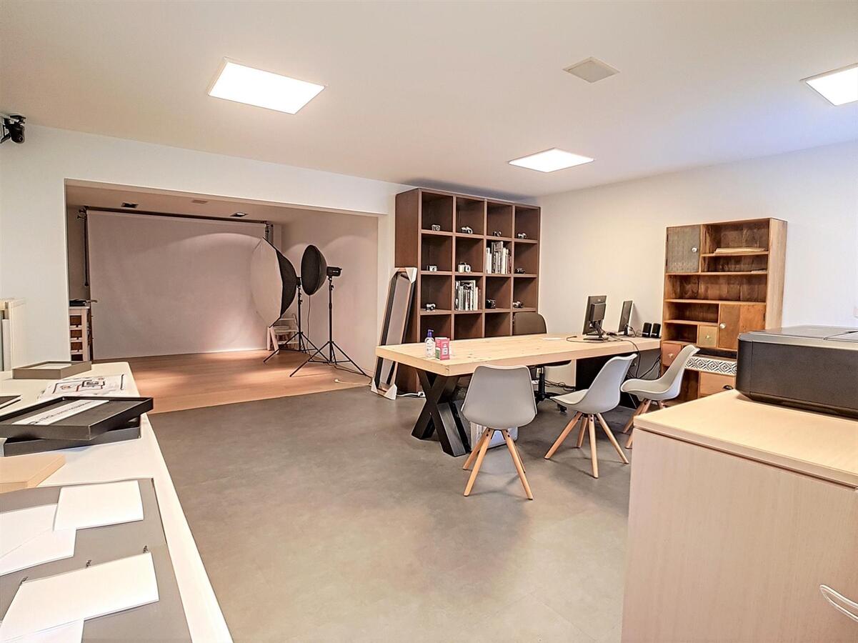 Zeer knappe woning met handelsgelijklvoers en ruime opslagplaatsen/multifunctionele ruimtes - Knokke 