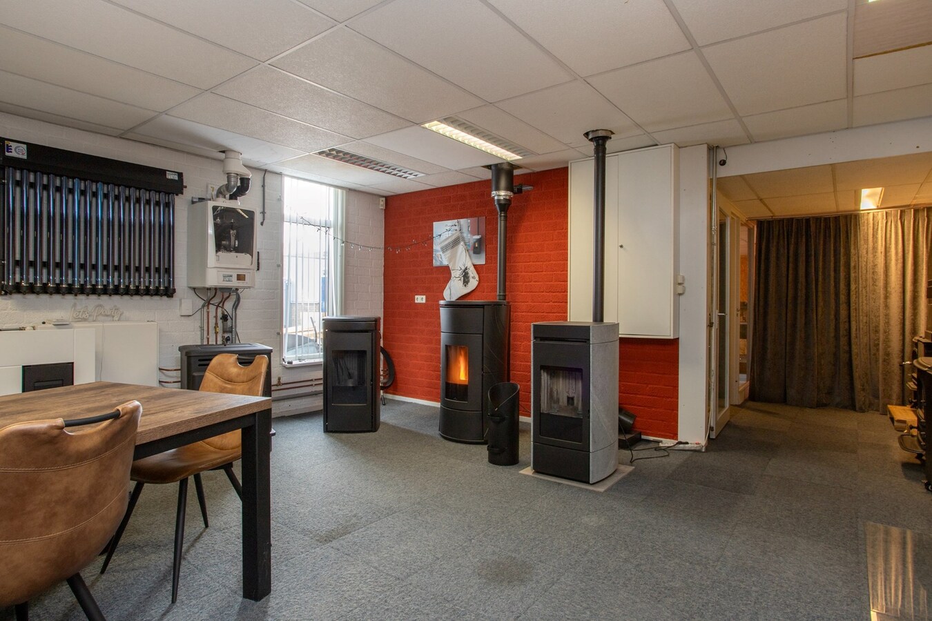 Uniek woon-winkelpand met bedrijfs-, en buitenruimte op toplocatie in Reusel. 