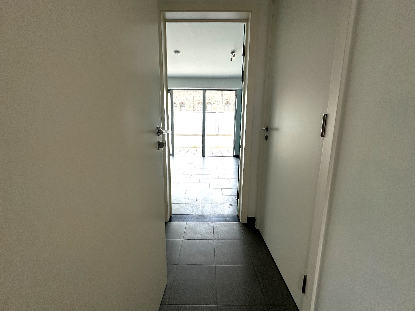 Lichtrijk appartement met 1 slpk en groot zonnig terras, hartje Torhout 