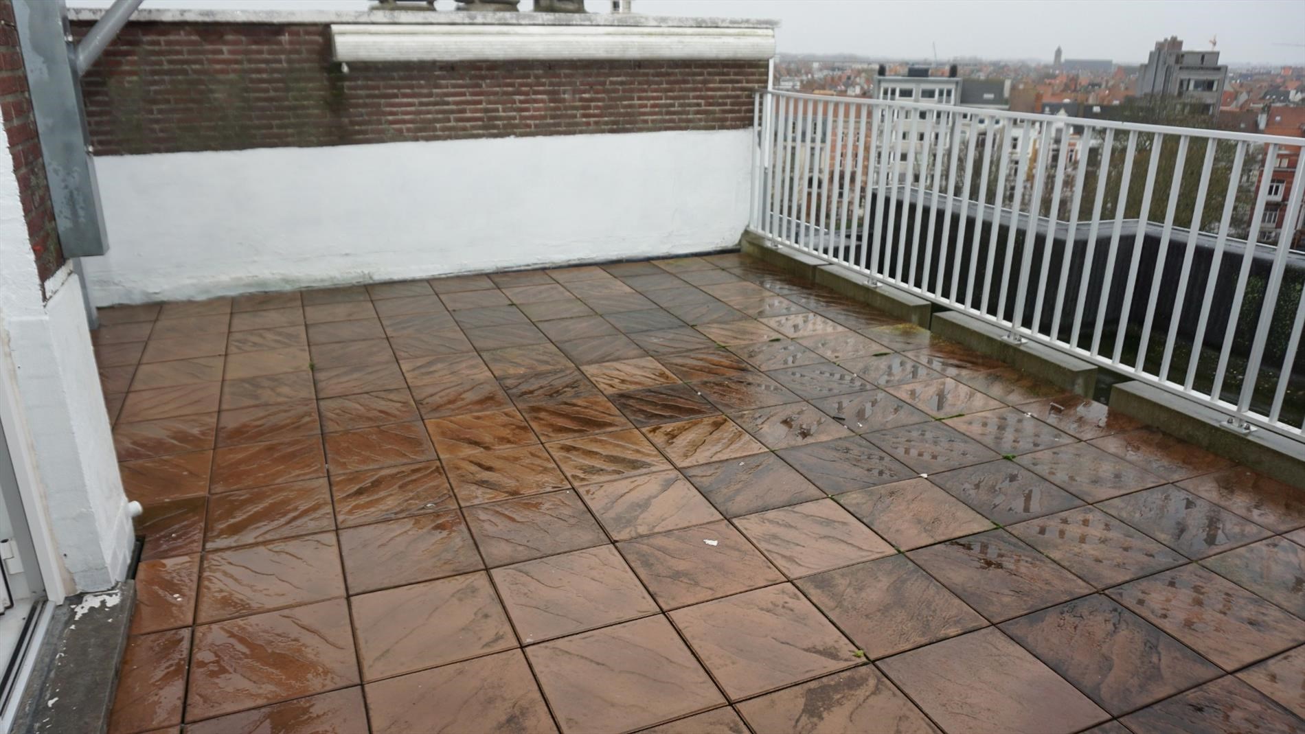 MODERN GEMEUBELD APPARTEMENT 1 SLPK. MET PRACHTIGE TERRASSEN 