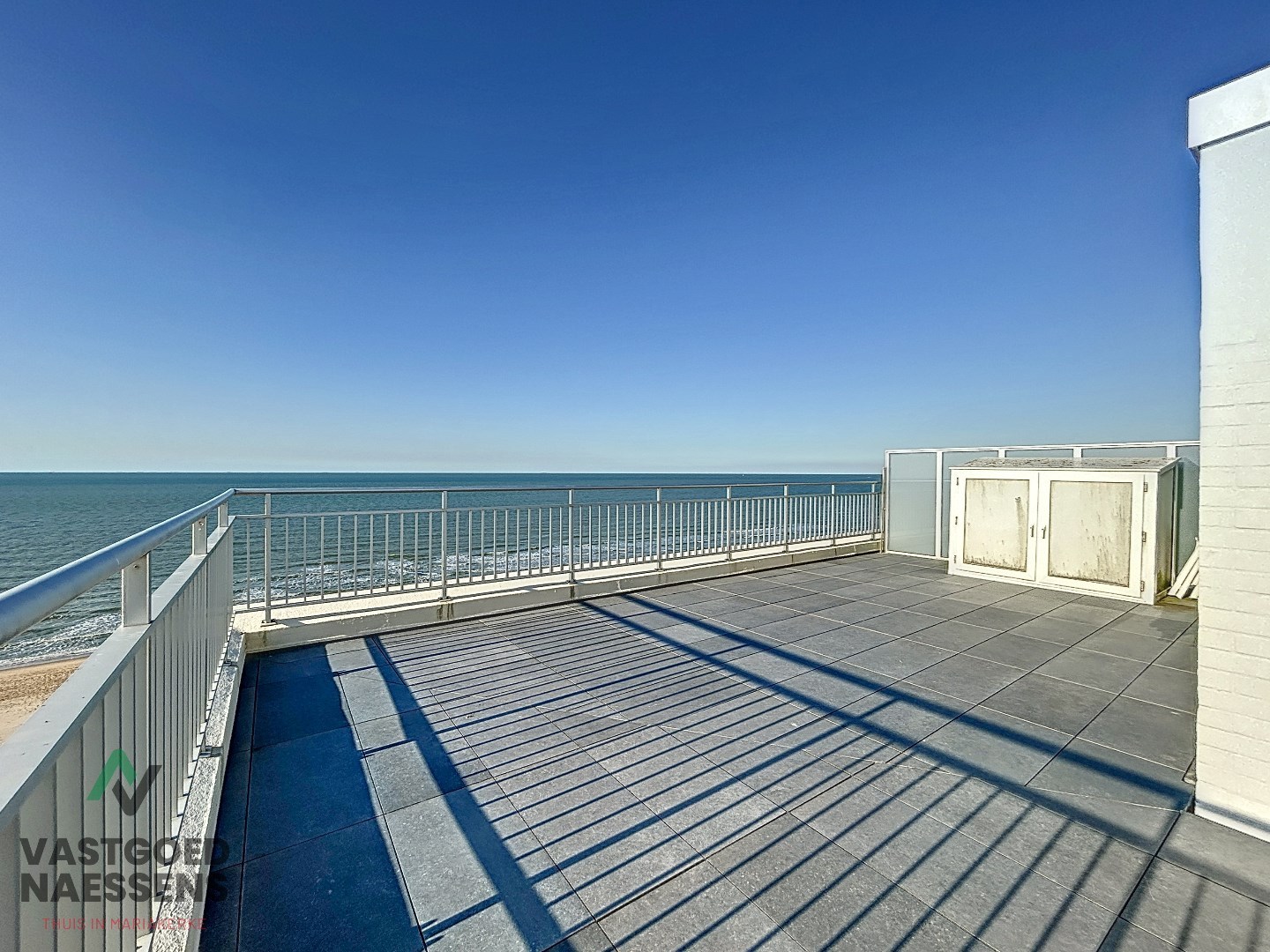 MAGNIFIQUE PENTHOUSE - 2 CHAMBRES - GRANDE TERRASSE - VUE SUR MER - PARKING 