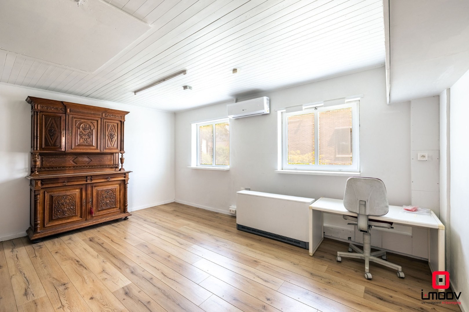 Vrijstaande woning met 5 slaapkamers en polyvalente loods te De Pinte 