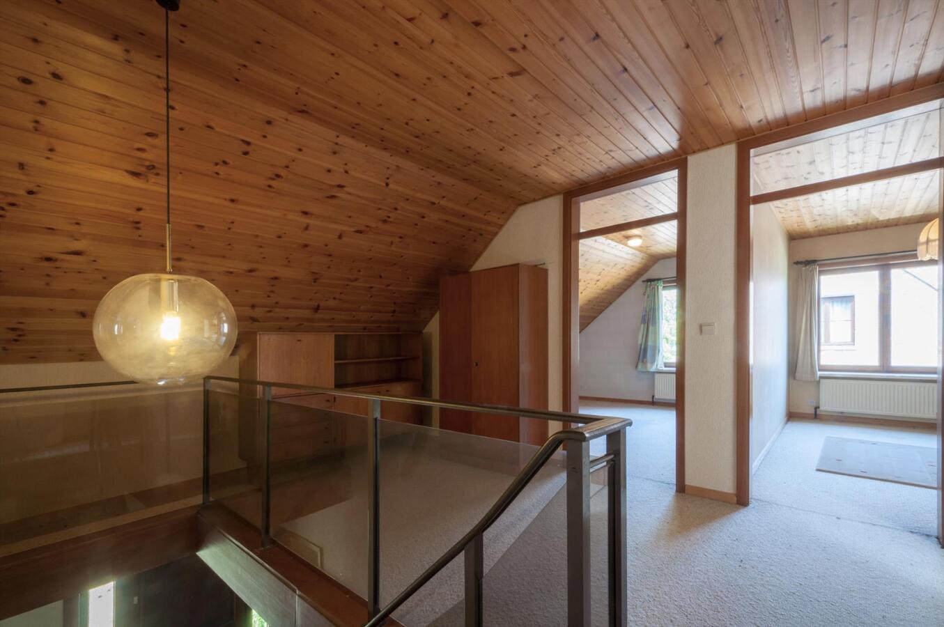 Ruime woning met prachtige tuin en open zicht 