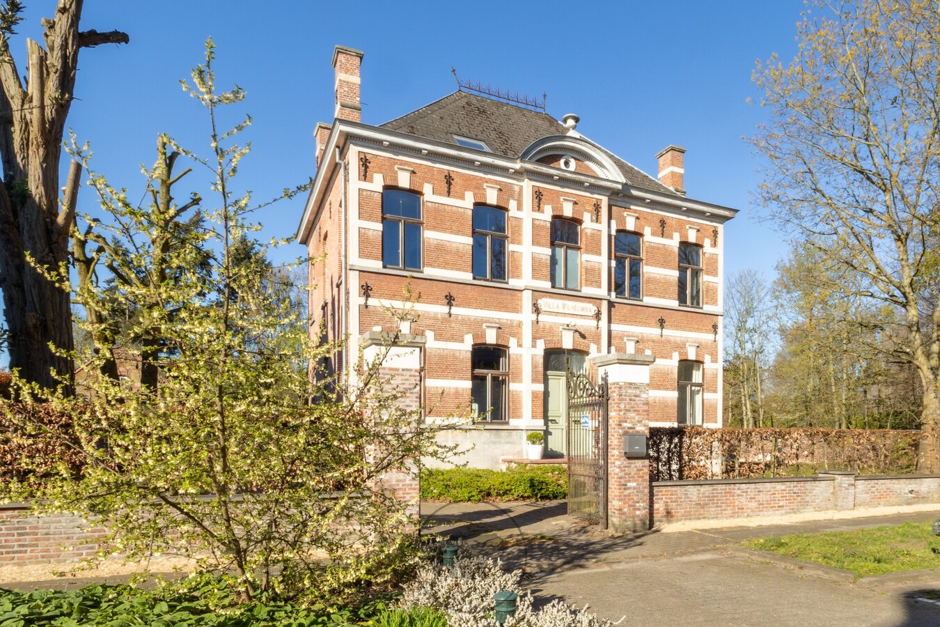 Villa Wilhelmina - Neoclassicistische herenwoning in het centrum van Heusden 