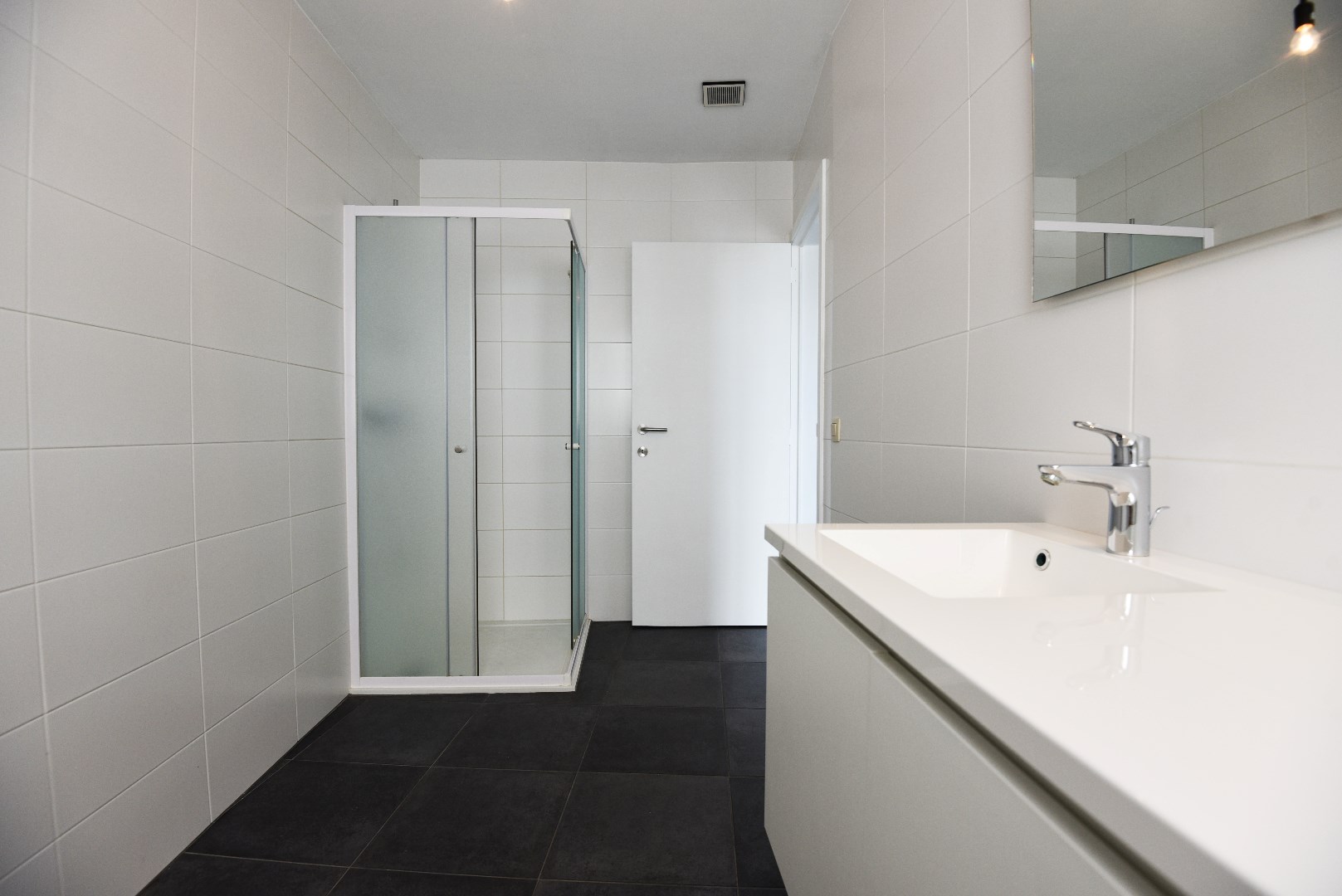 Centraal gelegen app met 1 slk, 2 terrassen en autostaanplaats te ADEGEM . 