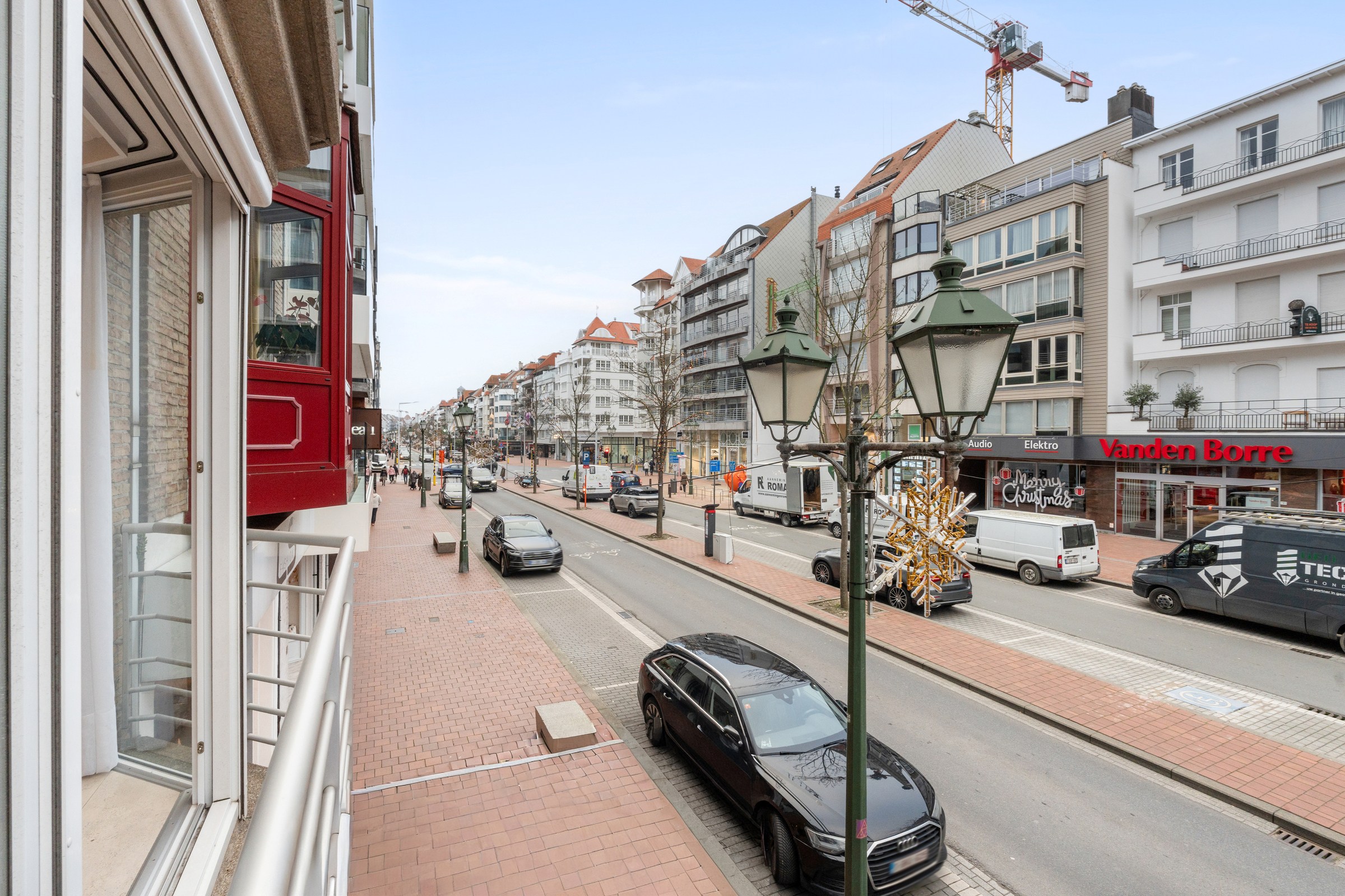 Appartement de 2 pièces bien situé au centre, du côté ensoleillé de la Lippenslaan, à distance de marche de la place Van Bunnen. 