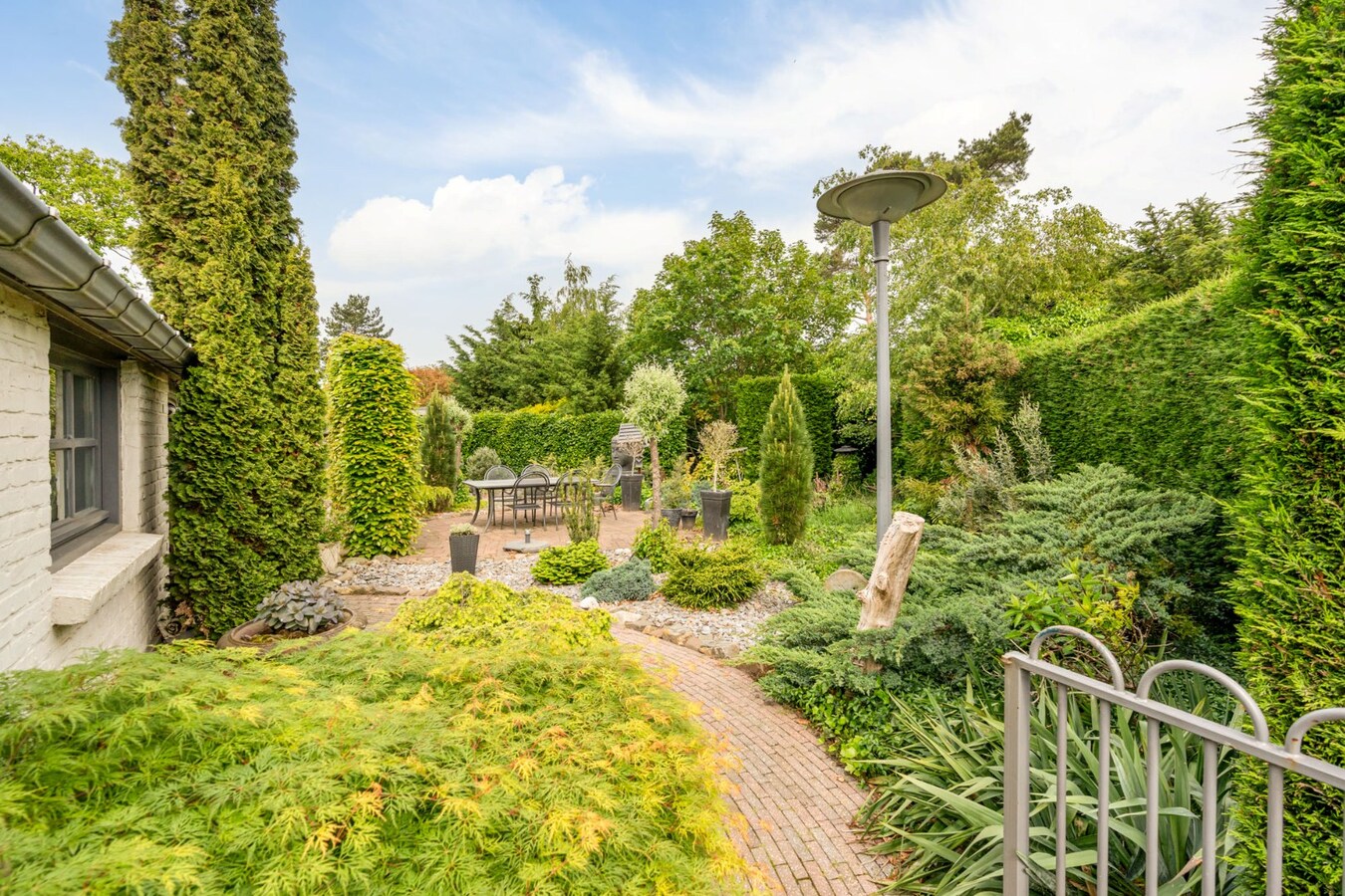 Ruime, zeer rustig gelegen woning op een perceel 29a90ca te Molenbeersel - een deelgemeente van Kinrooi! 