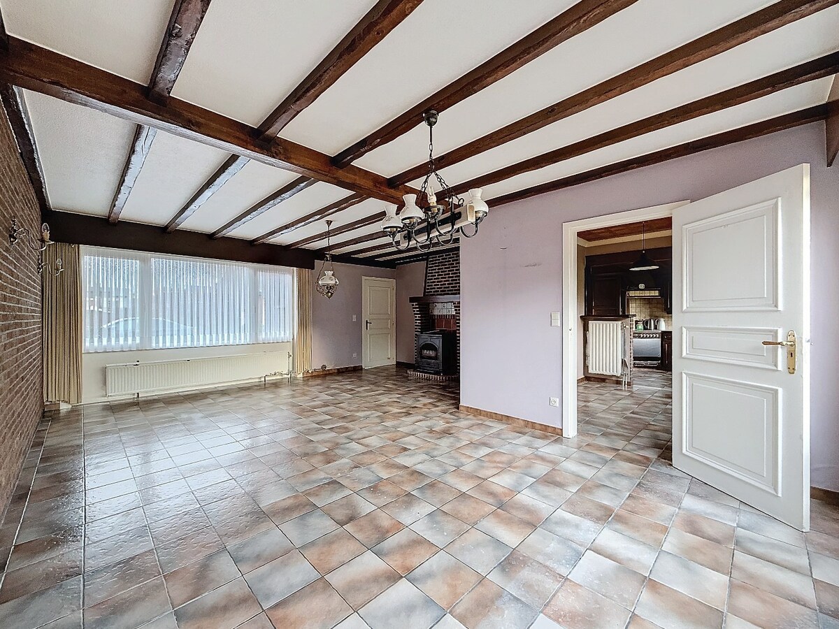 Op te frissen HOB met garage en tuin te Bijloke 