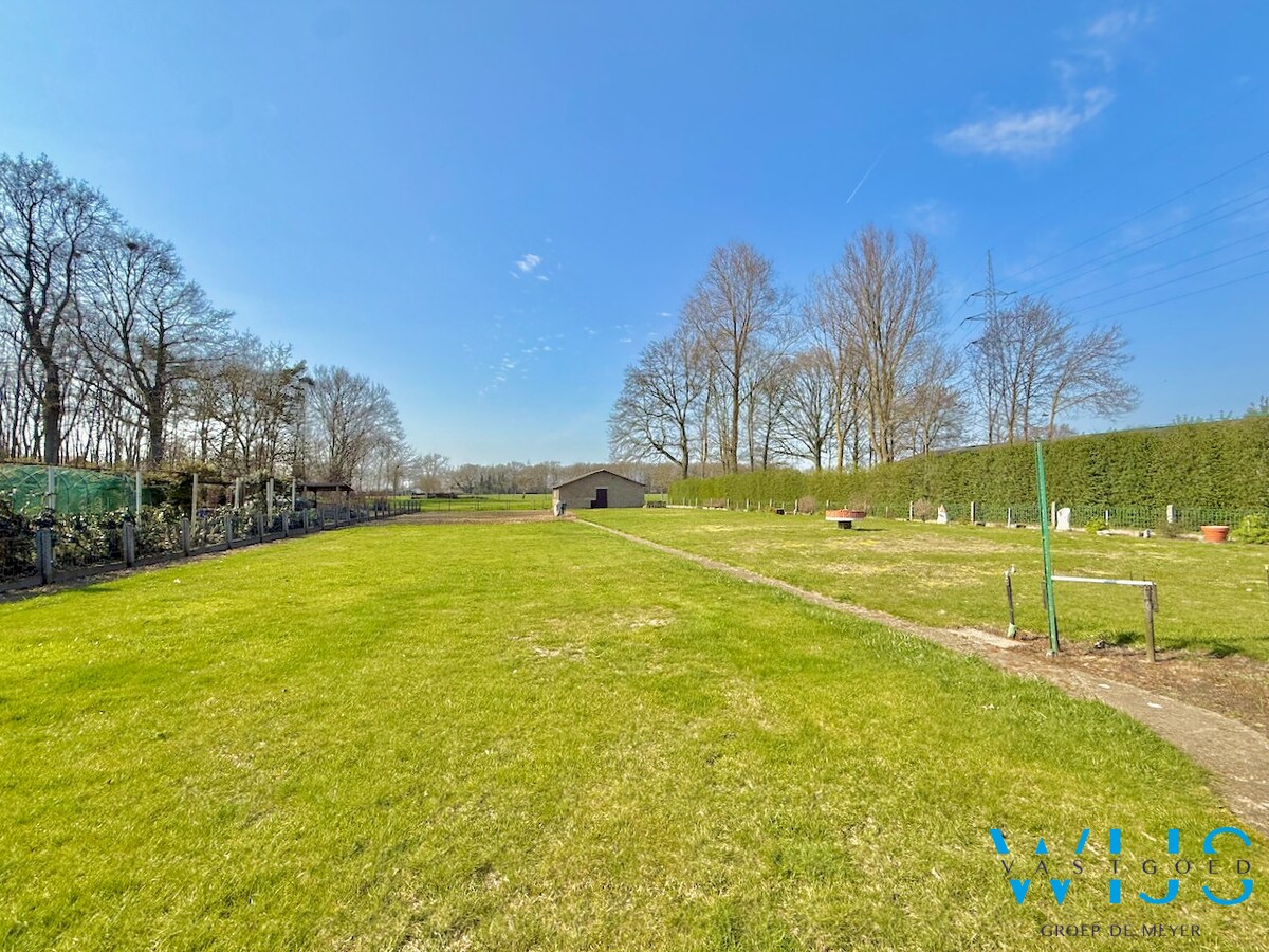 Open bebouwing op fenomenaal perceel van 2.108 m² te Oosteeklo ! 