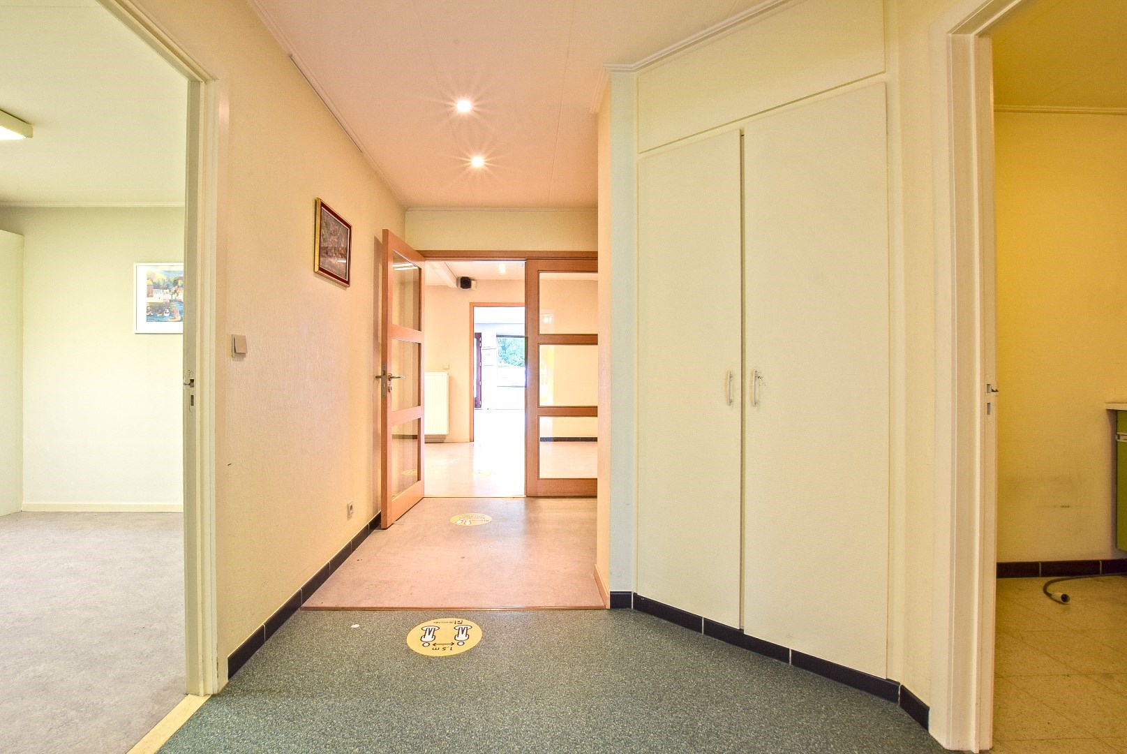 Centraal gelegen handelsruimte (148 m²) in centrum Diksmuide! 