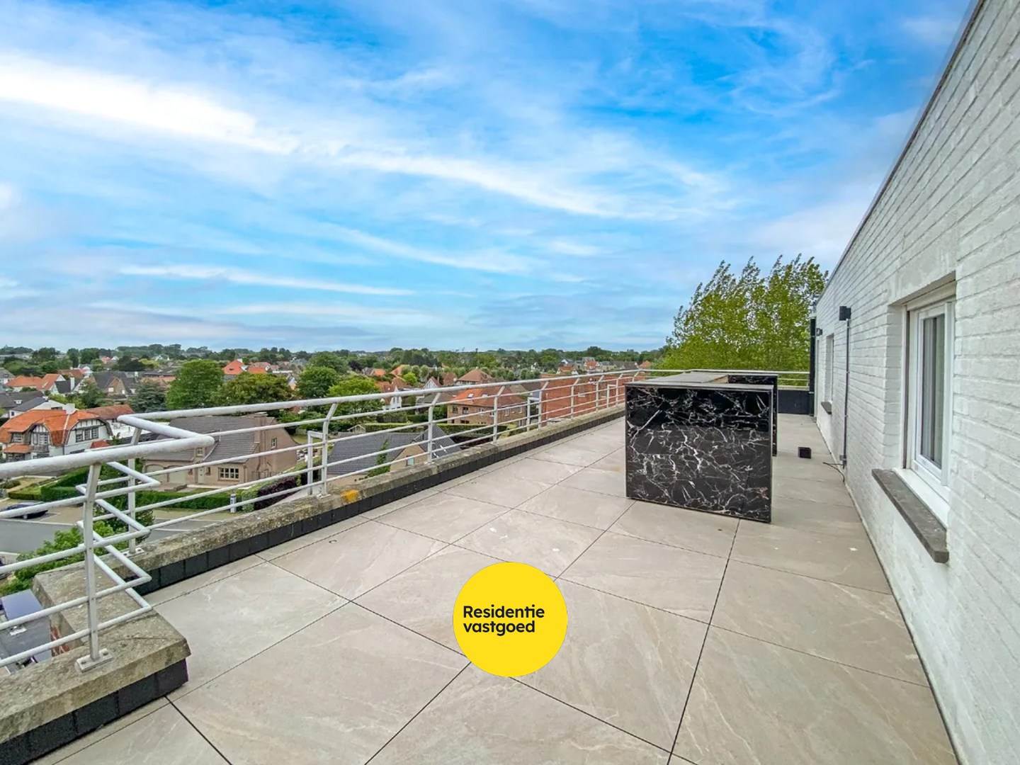 Exclusief penthouse (99m²) met maar liefst 100m² dakterras te Sint-idesbald (Koksijde). 