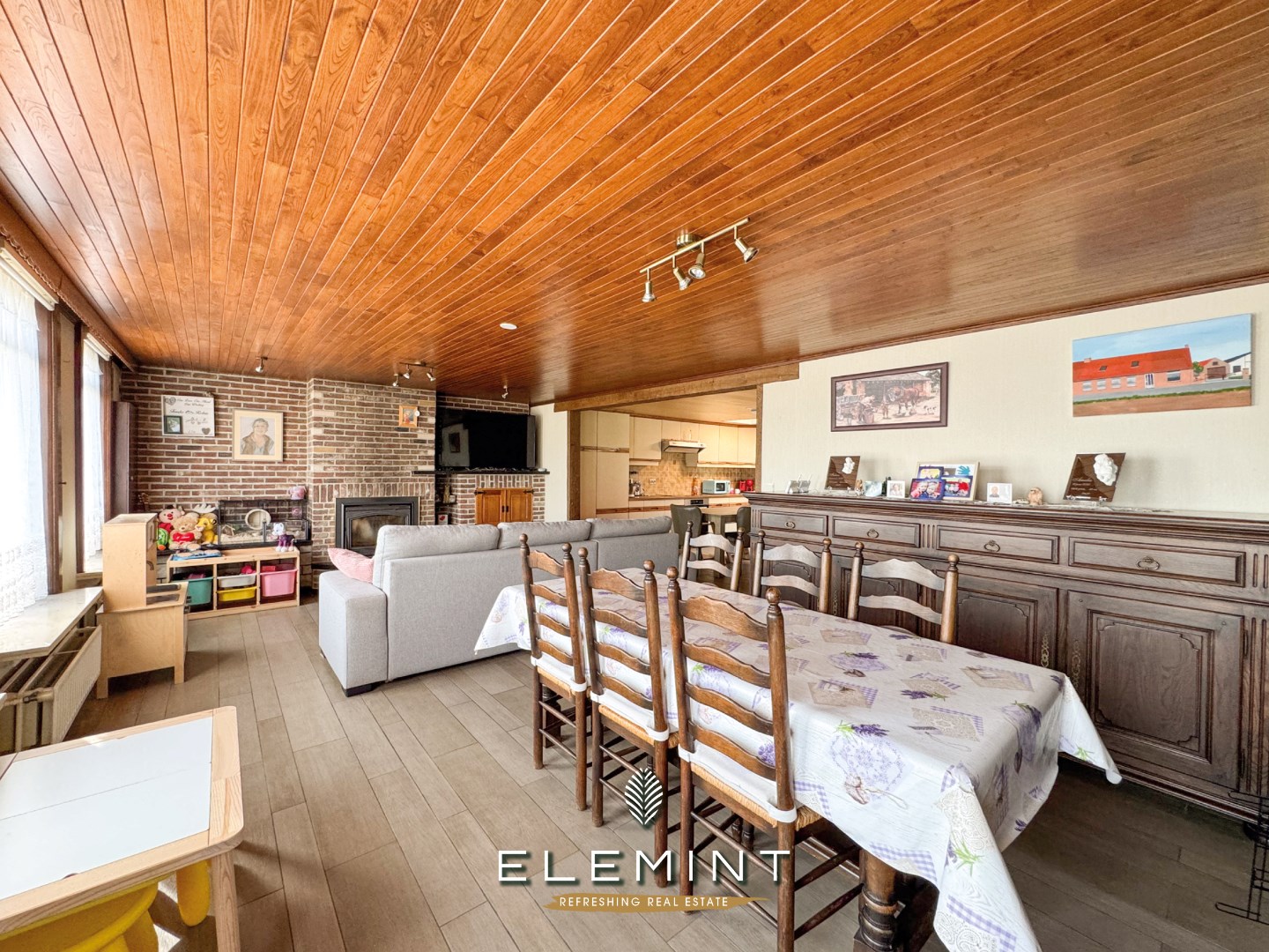 Landelijk gelegen woning met garage op 946m² 