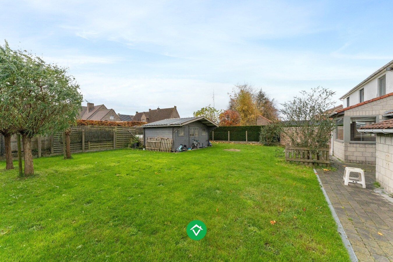 Woning met 5 slaapkamers en tuin in rustige wijk te Koekelare 