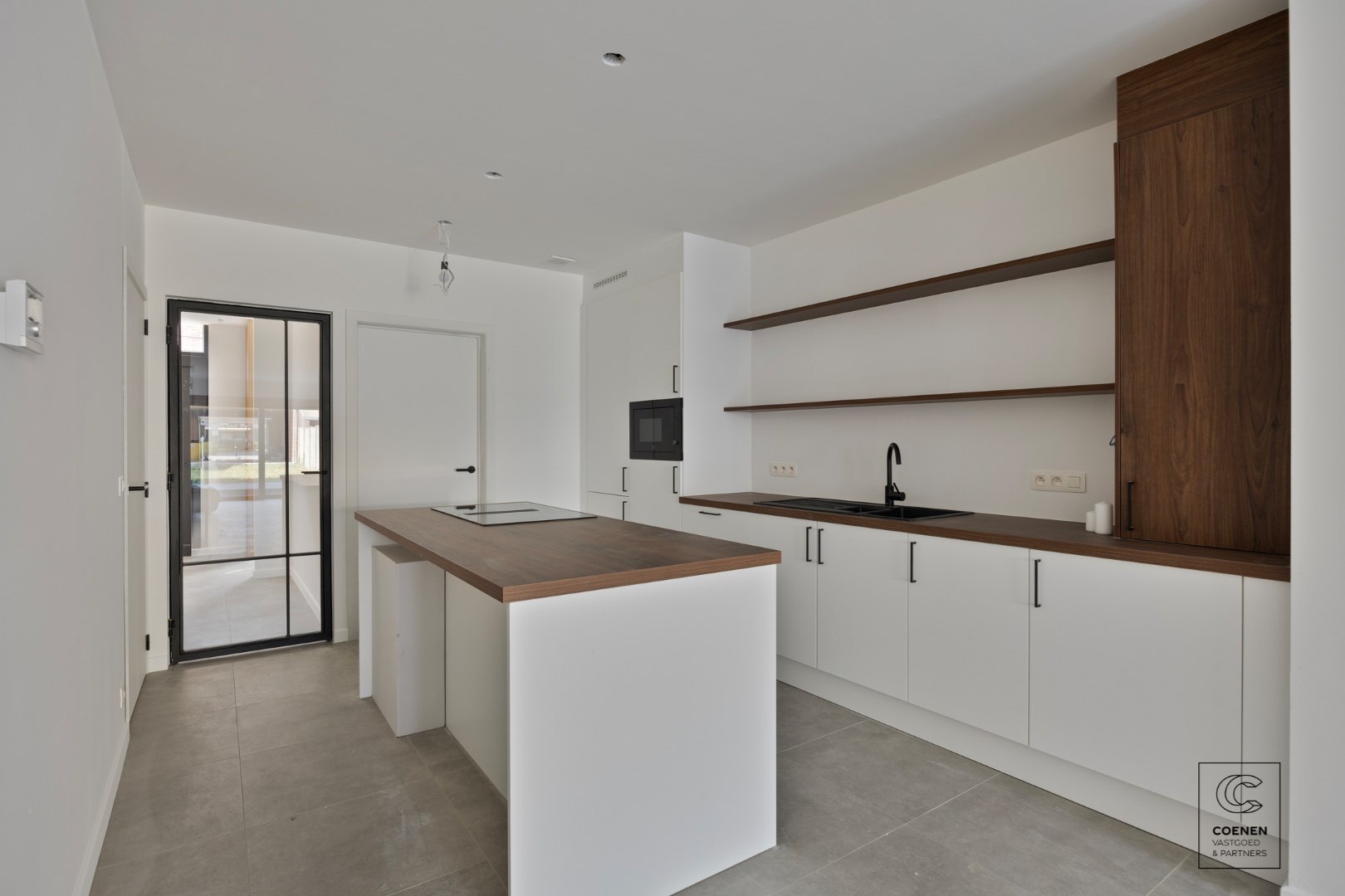 Prachtig, volledig gerenoveerde woning met 3 slaapkamers op een toplocatie te Turnhout! 