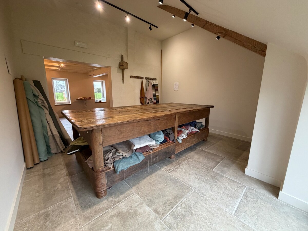 Multifunctioneel commercieel pand op toplocatie. 