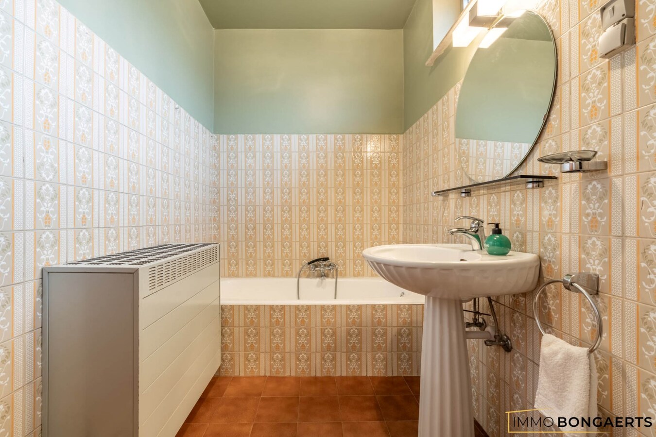 Ruime woning met tuin, garage en 3 slaapkamers in Genk. 