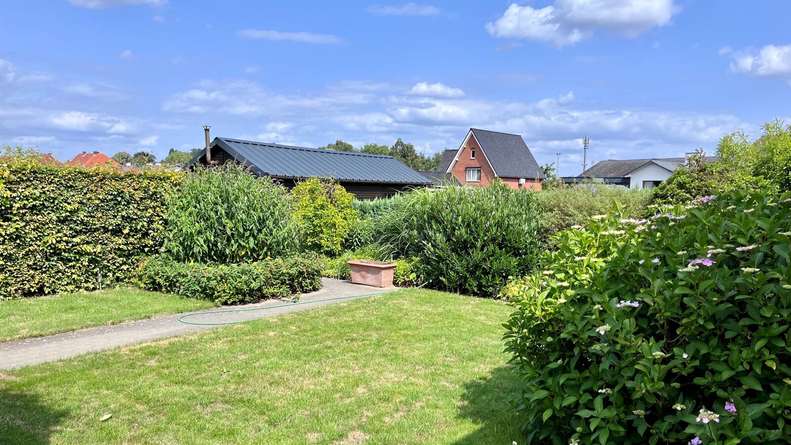 Goed onderhouden woning met tuin, terras en inpandige garage in Kermt - Energielabel E 