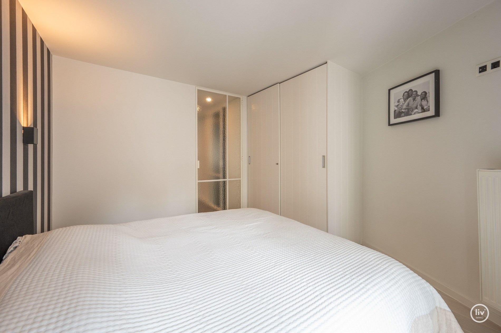 Appartement spacieux et prêt à emménager avec 3 chambres, très bien situé à proximité des commerces de l'avenue Dumortier et de l'a 