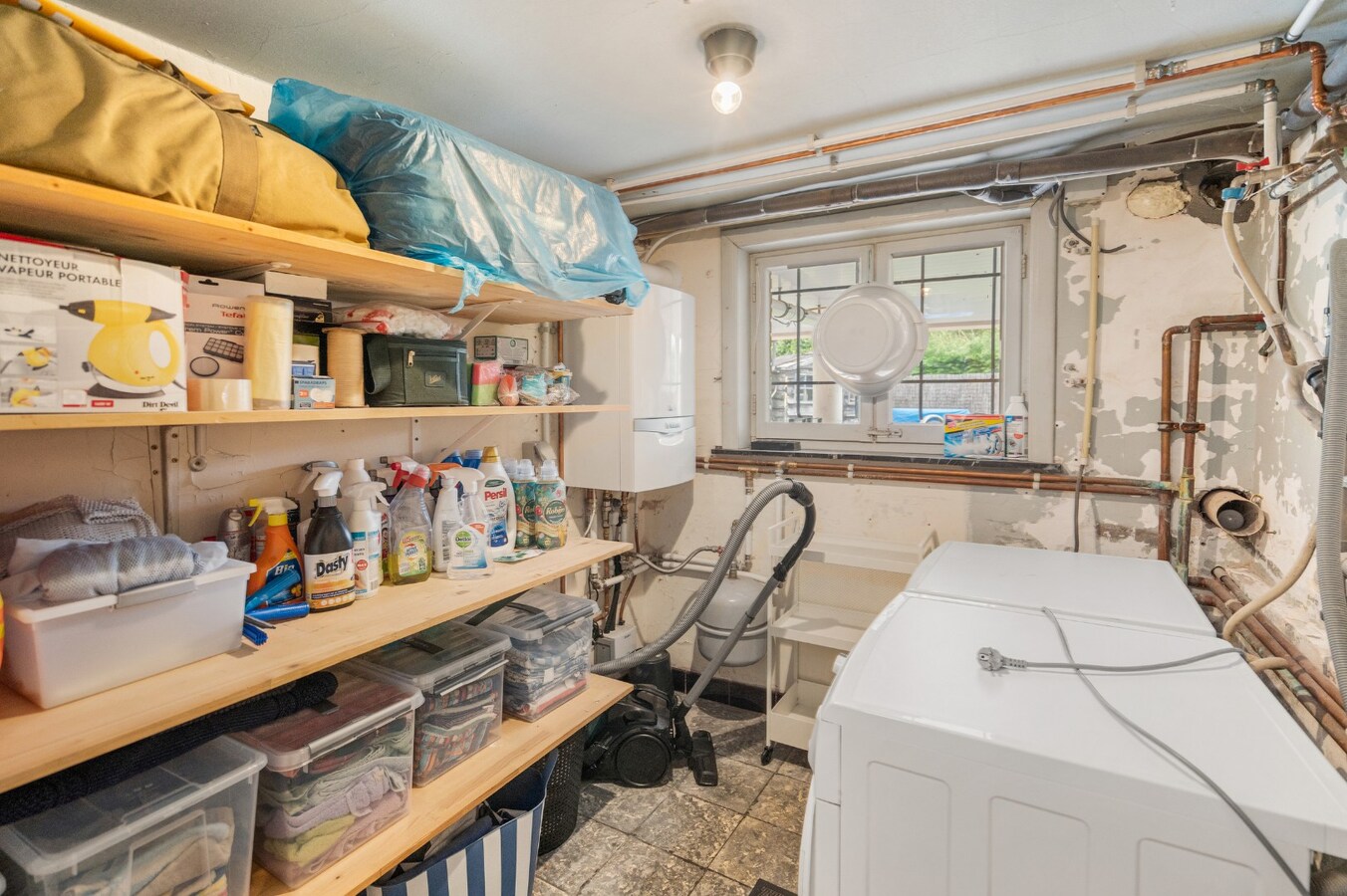Alleenstaande woning met 3 slaapkamers en 2 garages te Koekelare 