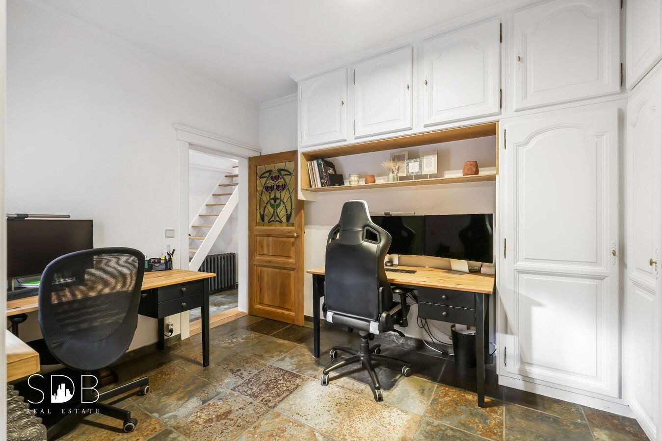 Landelijke villa met zwembad, paardenfaciliteiten en piste op circa 2 HA 