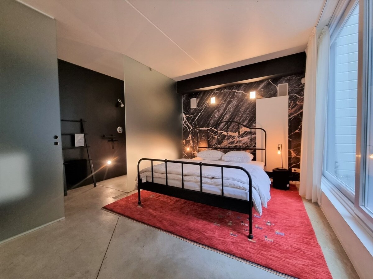 Uitzonderlijk appartement/loft op de zeedijk van Heist (271 m² bew. opp!!) 