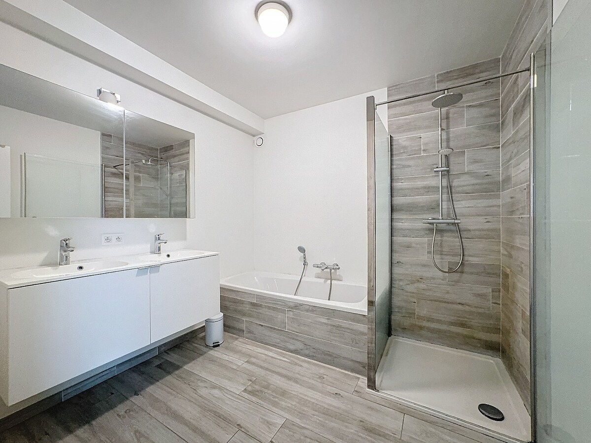 Recent (2017) gelijkvloers appartement met grote tuin te Ophasselt 