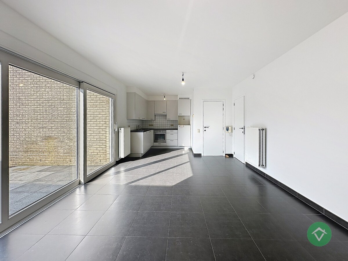 Instapklaar gelijkvloers appartement met staanplaats te Gistel 