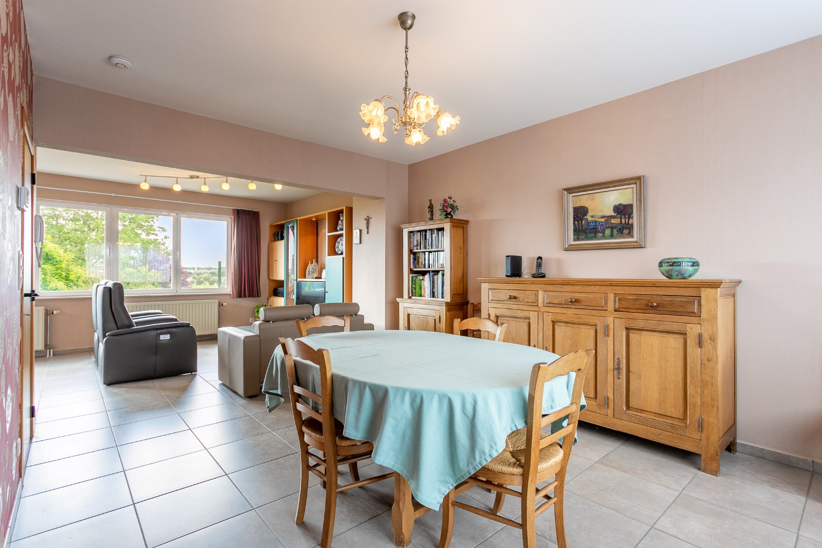 Verzorgde 3-gevelwoning met 3 slpk en tuin te Halle 