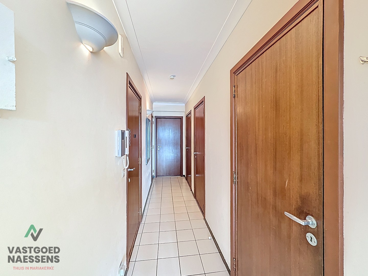 Prêt à emménager, appartement d'une chambre près de la digue. 