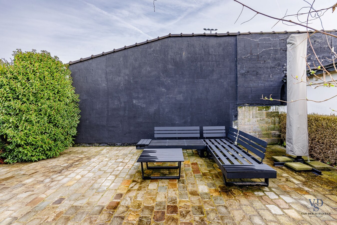 Ruime, deels gerenoveerde Half Open Bebouwing 