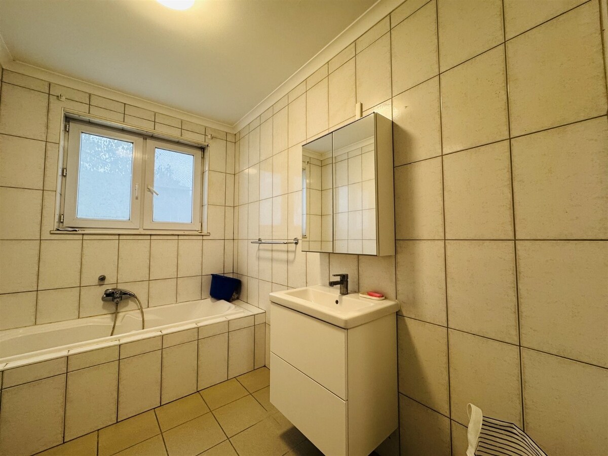 Unieke hoeve met woonst, 3 appartementen en paardenstallen op een ruim perceel van ca 1,2ha te Dilsen-Stokkem 