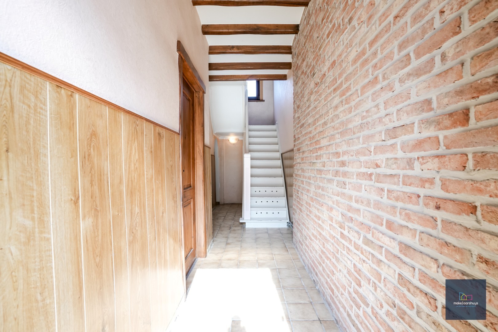 Ruime  halfopen bebouwing  met  zonnige tuin, terras en garage in Waarschoot 