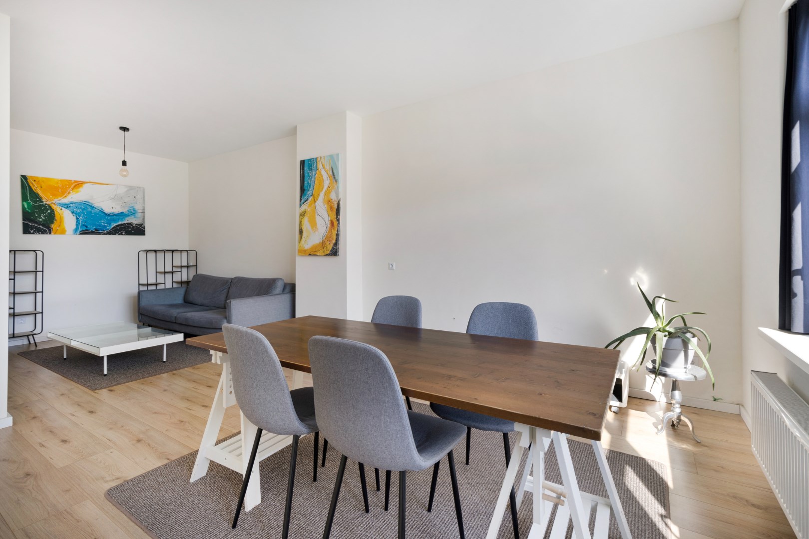 Turn-key 2 kamer (voorheen 3) appartement op steenworp afstand van Rotterdam centrum met een nette keuken, royale woonkamer en gelegen op eigen grond! 