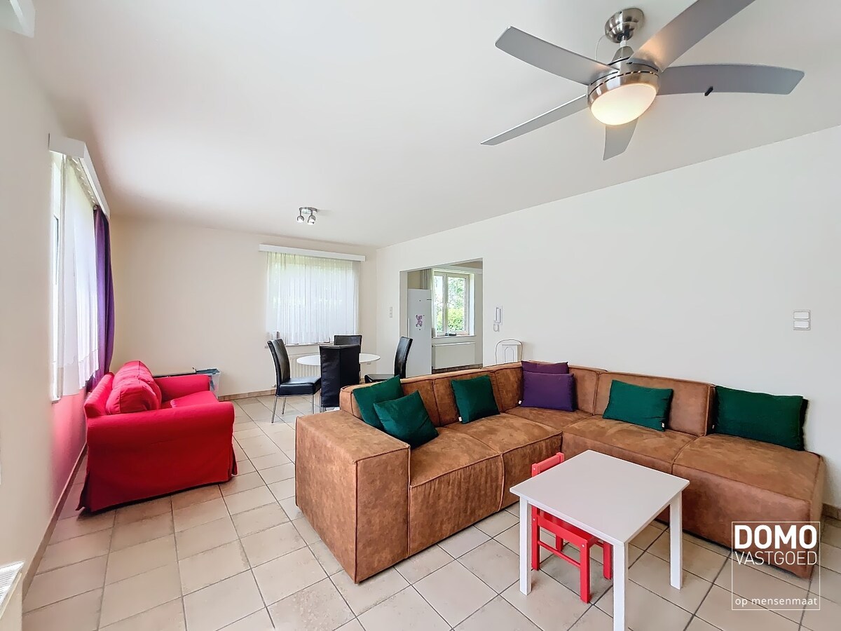 GELIJKVLOERS APPARTEMENT MET TUIN EN GARAGEBOX GELEGEN TE TUILT  (KURINGEN) 