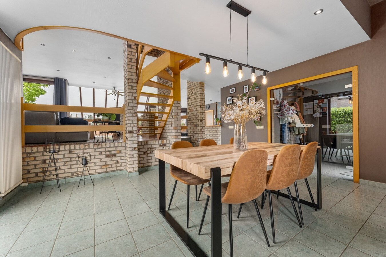 Rustig gelegen villa met 4 slaapkamers op 724m² te Koekelare 