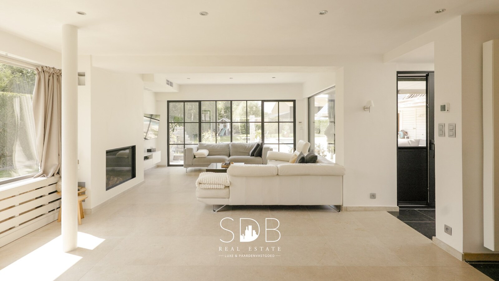 Prachtige hedendaagse villa met gezinstuin en zwembad op 1.387m² 