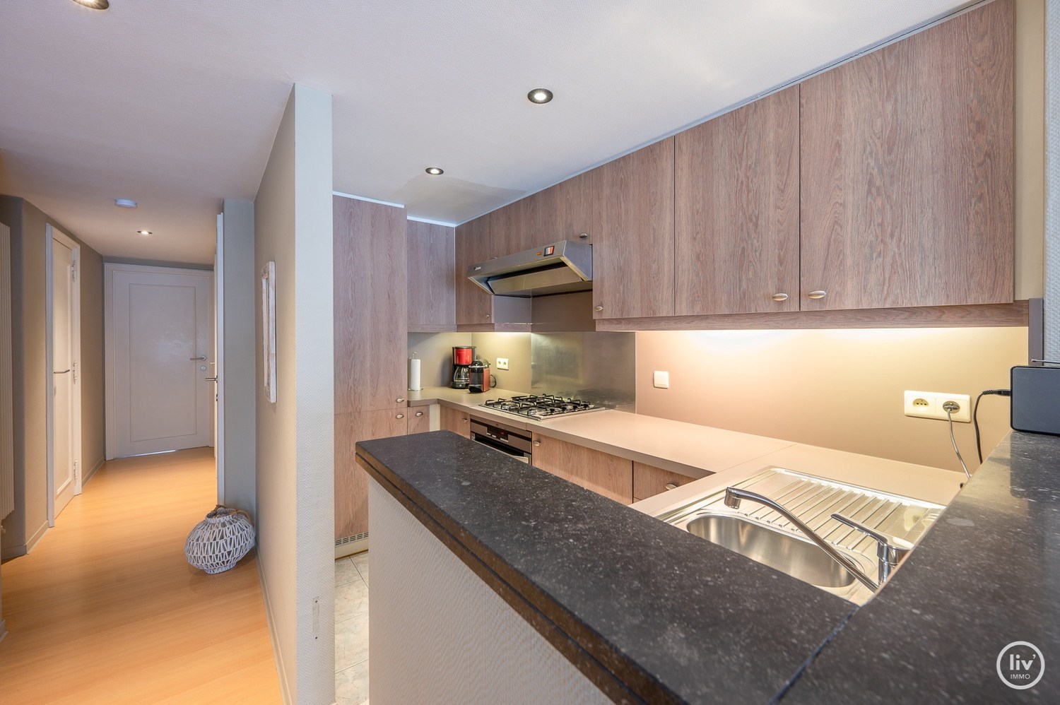 Appartement meublé - Appartement d'une chambre confortable avec terrasse ensoleillée situé dans un emplacement de premier choix à proximité de l'avenue Dumortier. 