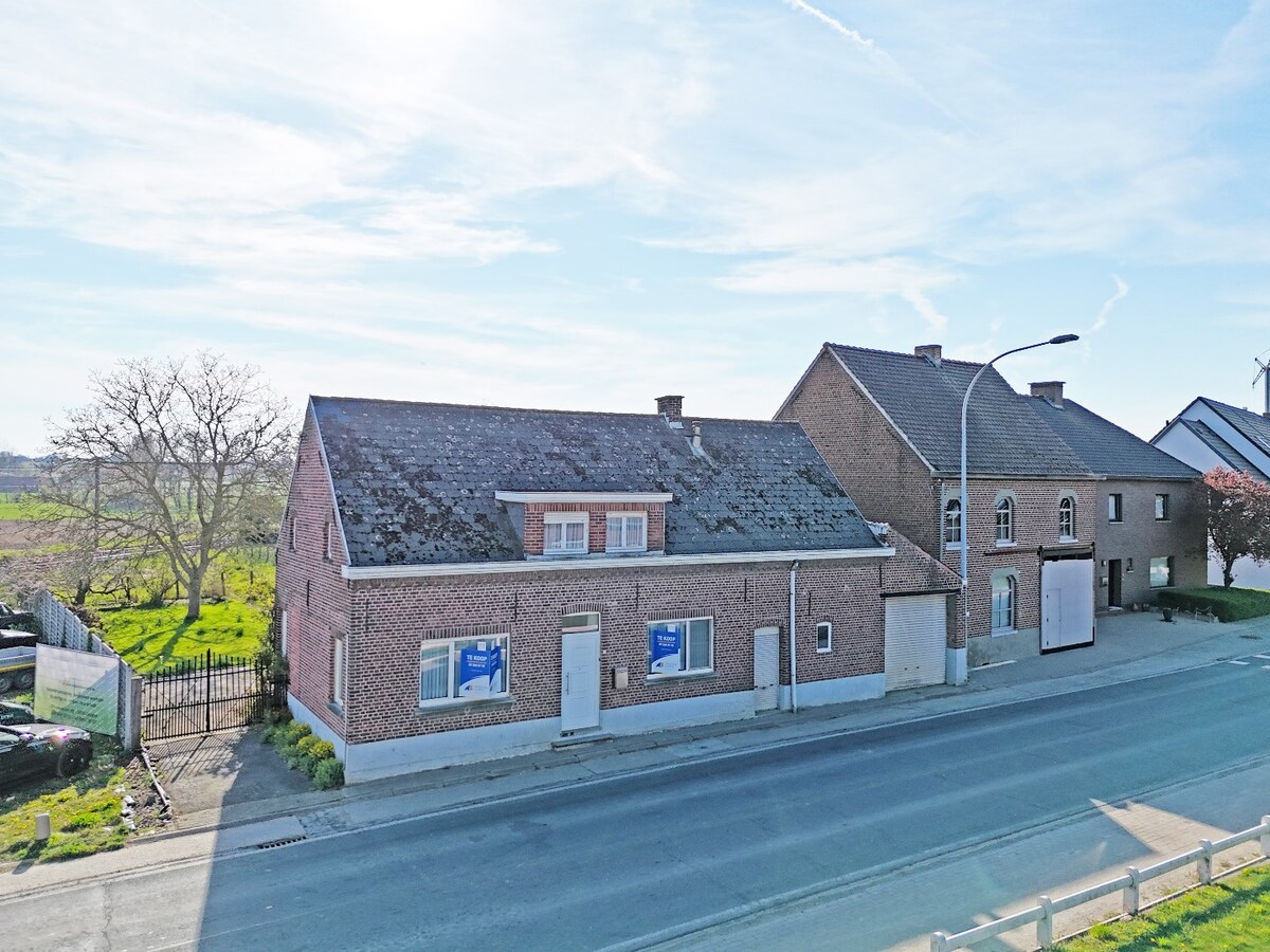 Te renoveren/te slopen HOB met tuin aan station Sint-Denijs-Boekel 