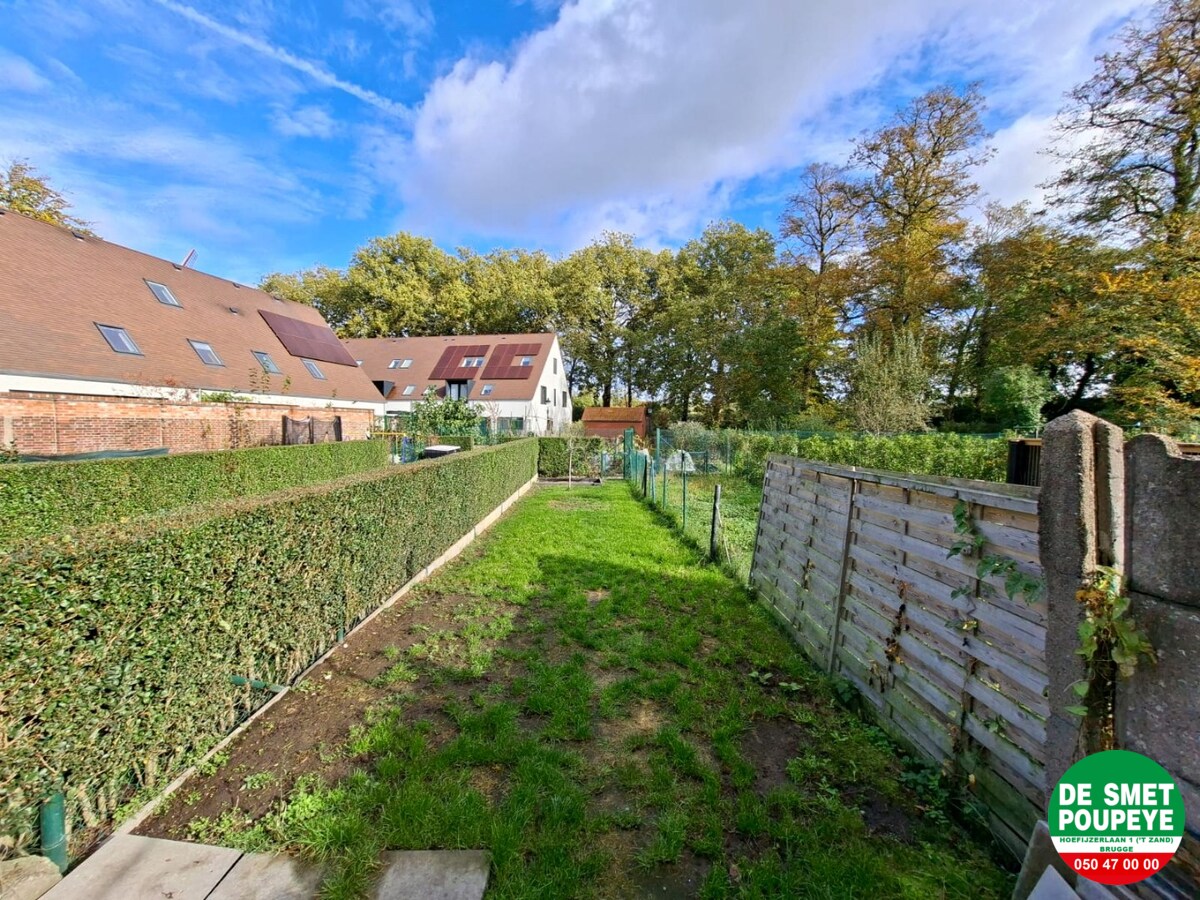 Rijwoning met tuin met uitweg 