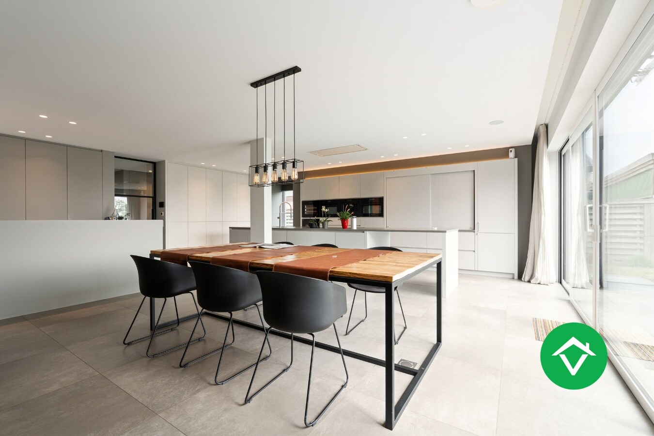 Instapklare woning met 4 slaapkamers en garage te Torhout 