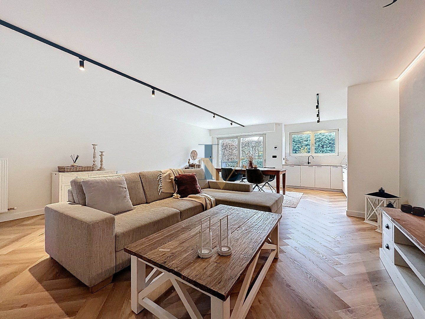 Charmante gerenoveerde rijwoning in pastoriestijl te koop in centrum Schilde 