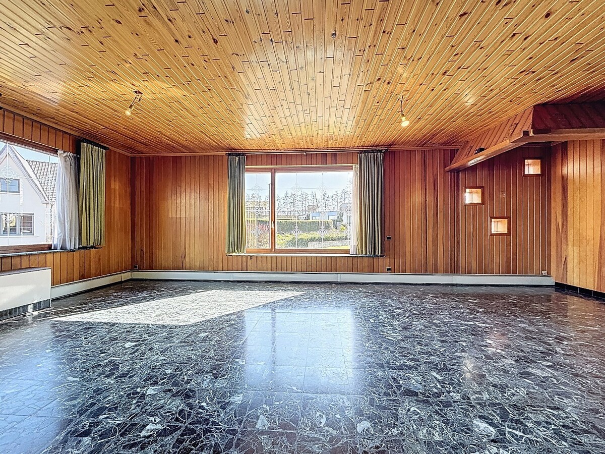 Statige laagbouwvilla met groene achteruit te Scheldewindeke 