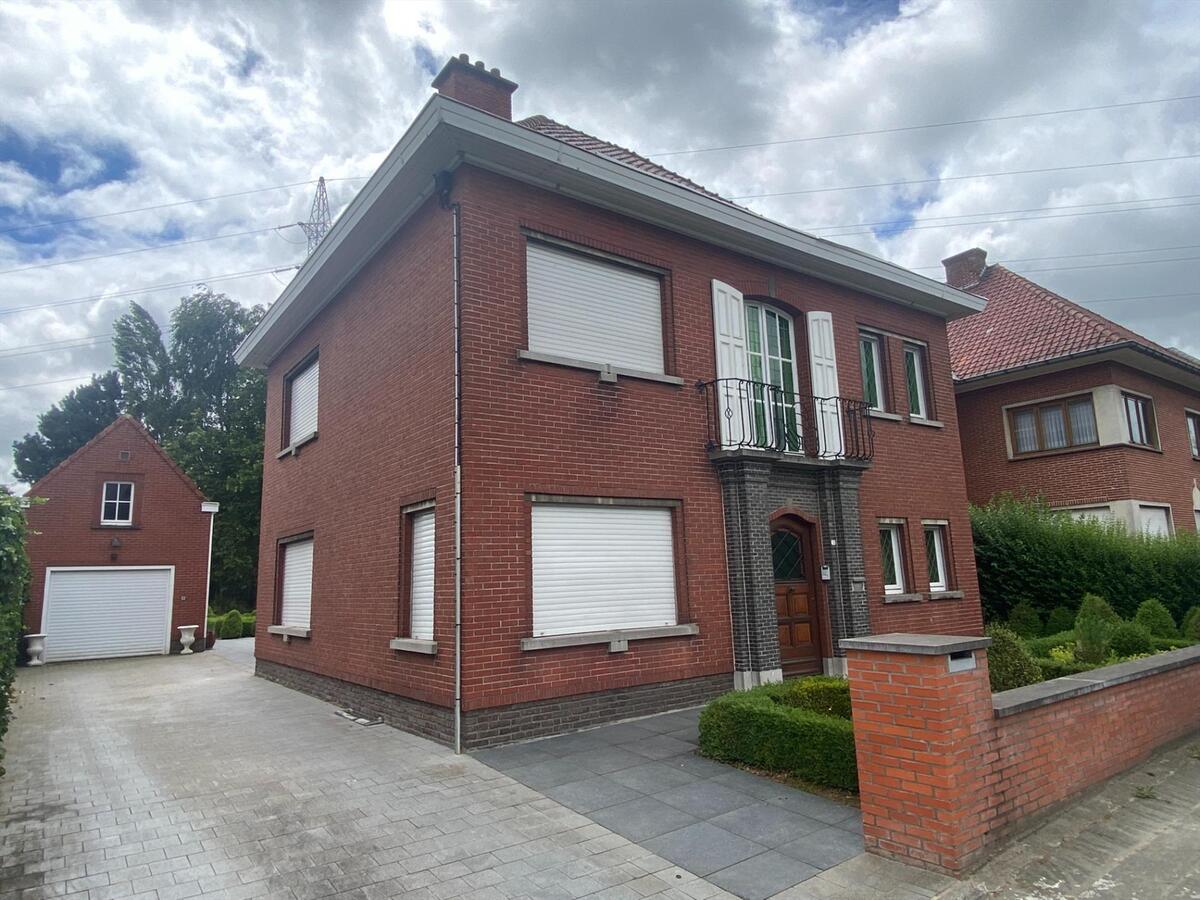 Ruime open bebouwing met veel potentieel - 3 slaapkamers 
