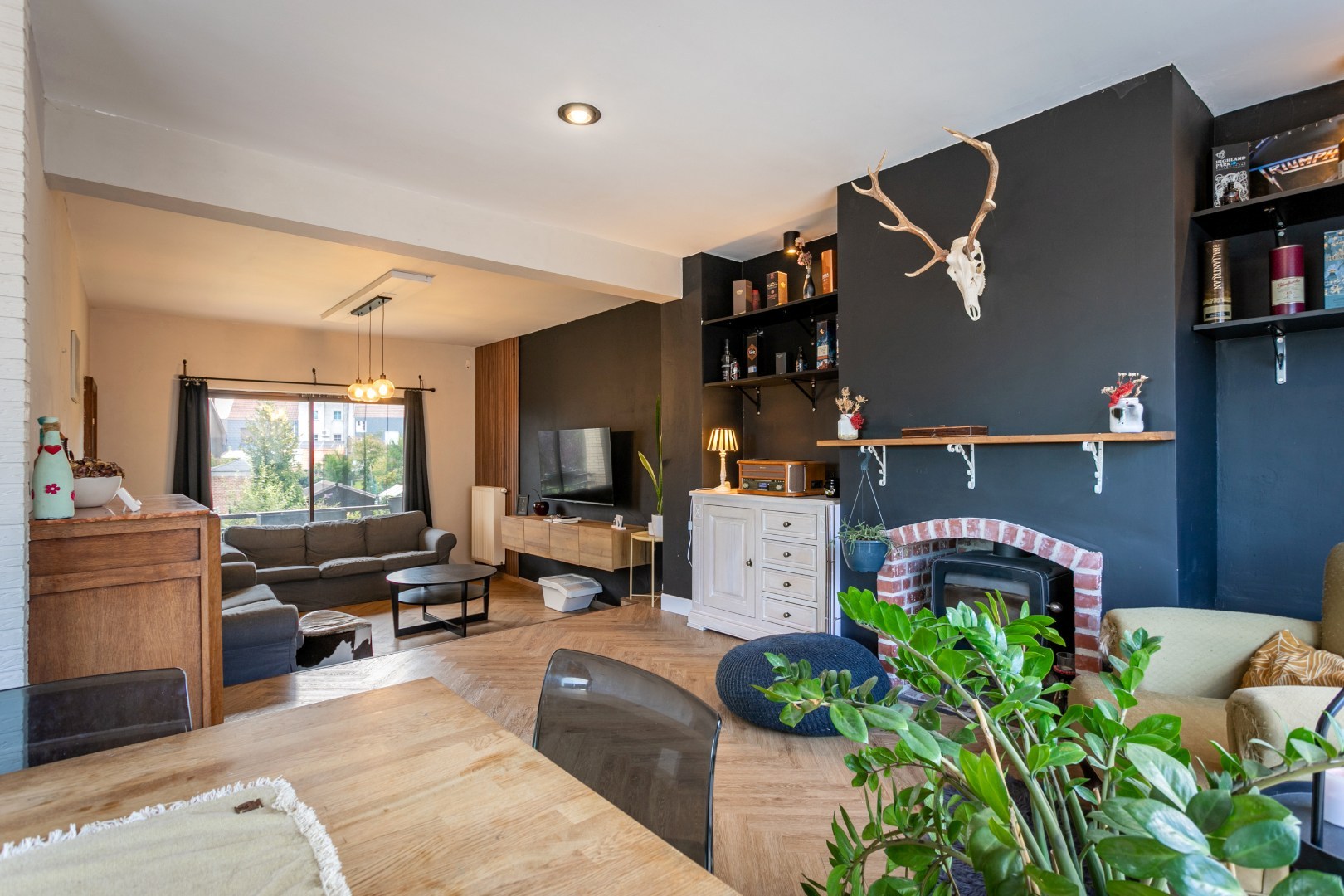 Solide woning met 6 slaapkamers, tuin en garage 