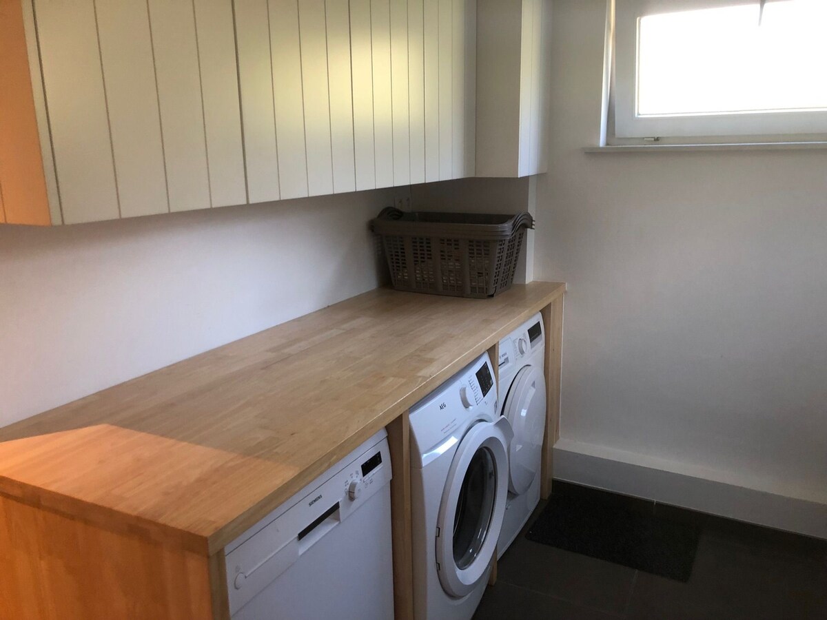 Alleenstaande woning met 5 slaapkamers en diepe tuin te Zarren 