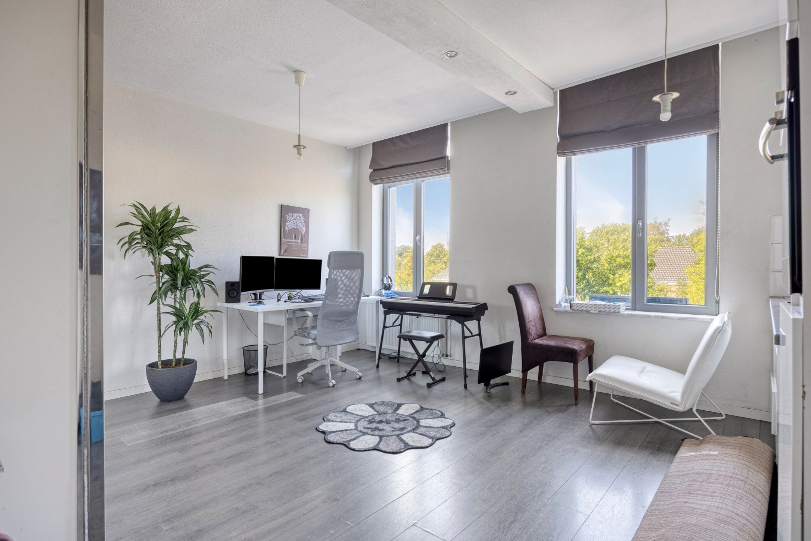 Handelshuis met horecazaak, 2 appartementen en luxueuze loft op toplocatie in Leopoldsburg 